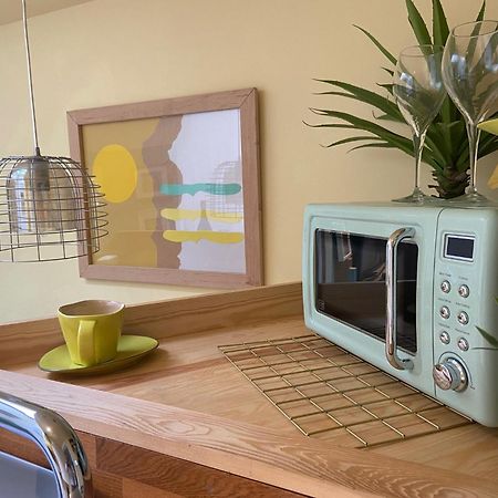 Town Centre Garden Retreat Apartment เชลเทนแฮม ภายนอก รูปภาพ