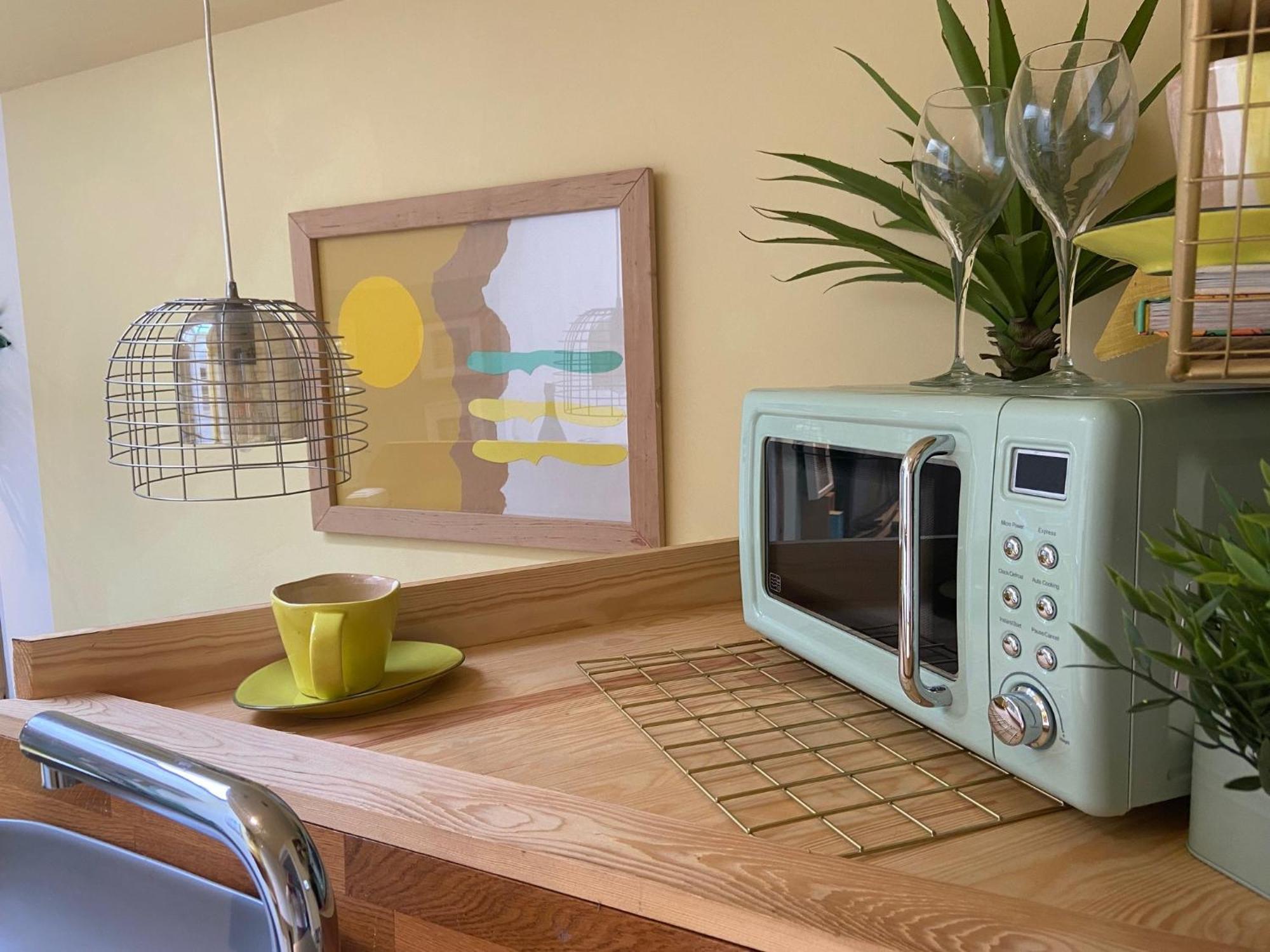 Town Centre Garden Retreat Apartment เชลเทนแฮม ภายนอก รูปภาพ